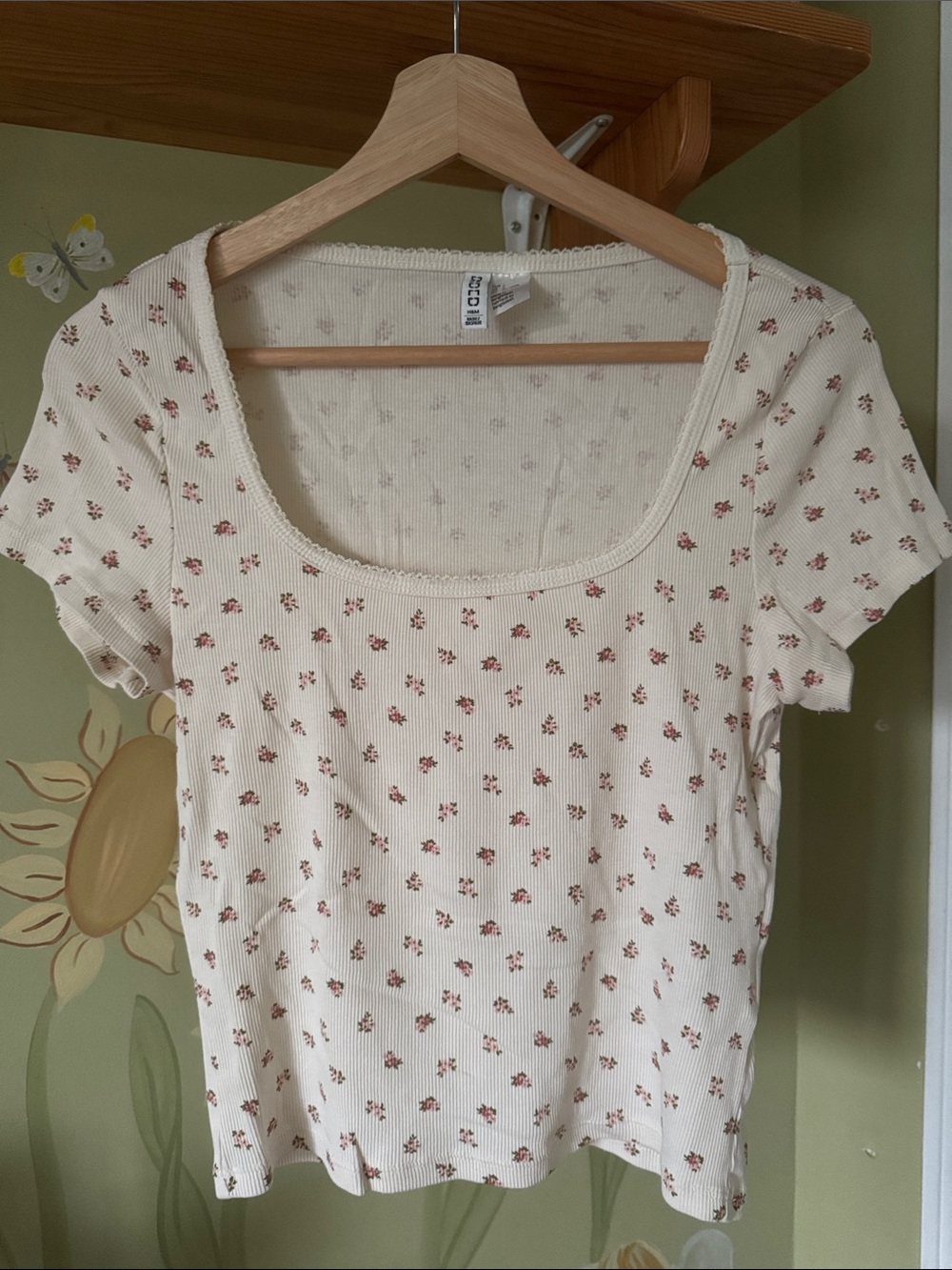 Cream Ribbed Short-Sleeve Tee with Tiny Rose Print